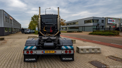 20251019-Tom-Holding-00009